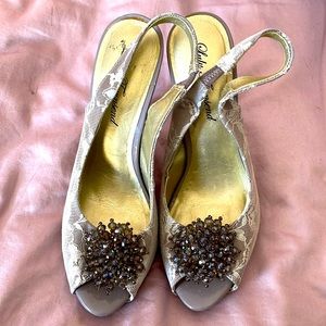 Lulu Townsend Pumps with lace & gems SZ 7.5
